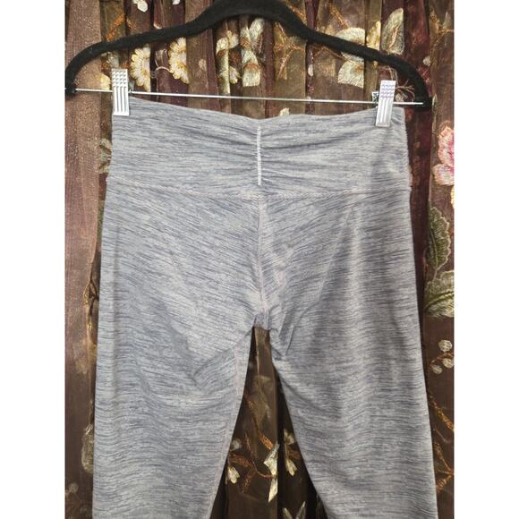 Lululemon Train Times Crop 17" size 6 Wee Are From Space Ice Grey Alpine White - Picture 8 of 13